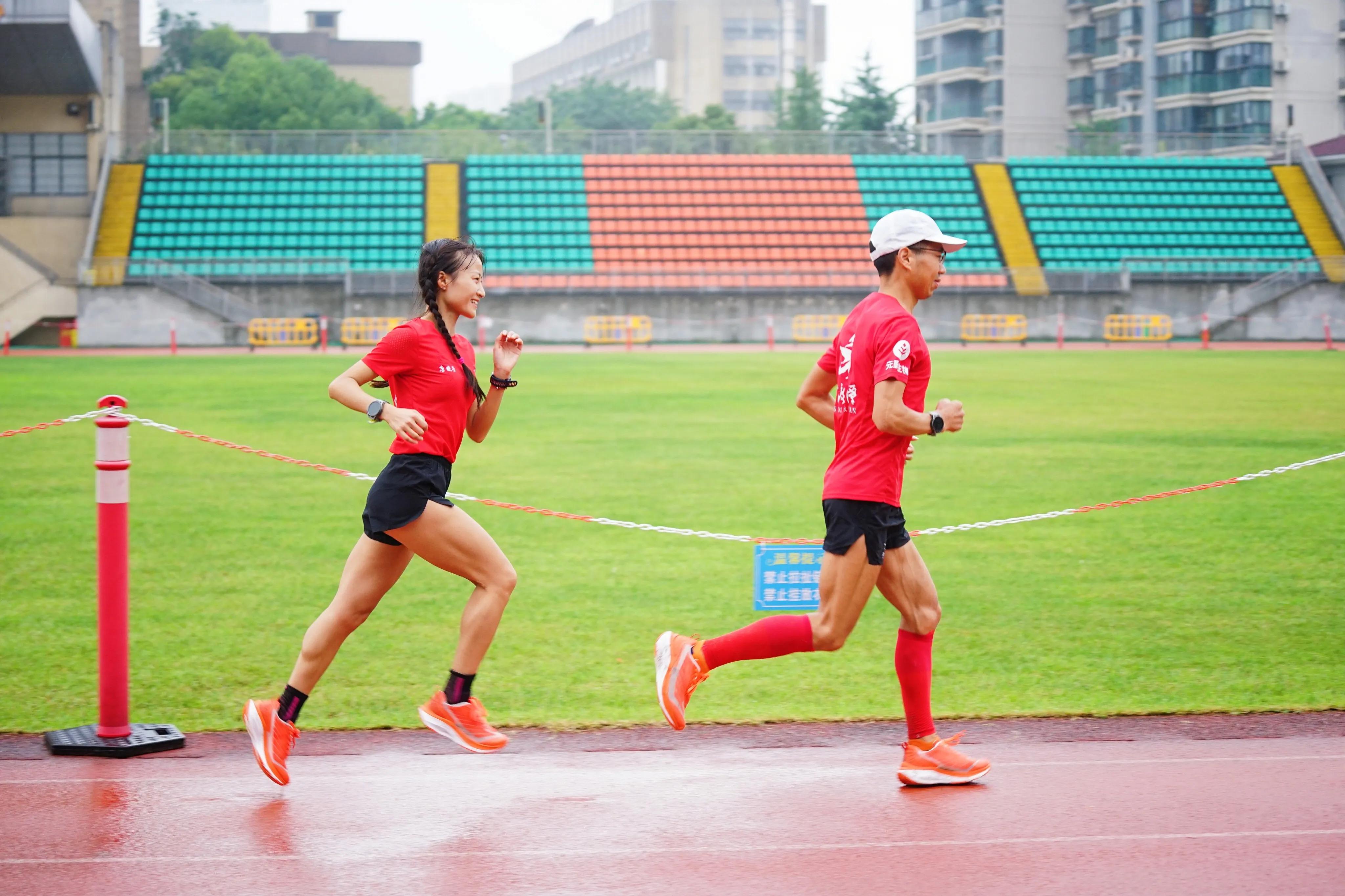 功夫中底跑鞋,不伤足弓的碳板跑鞋
