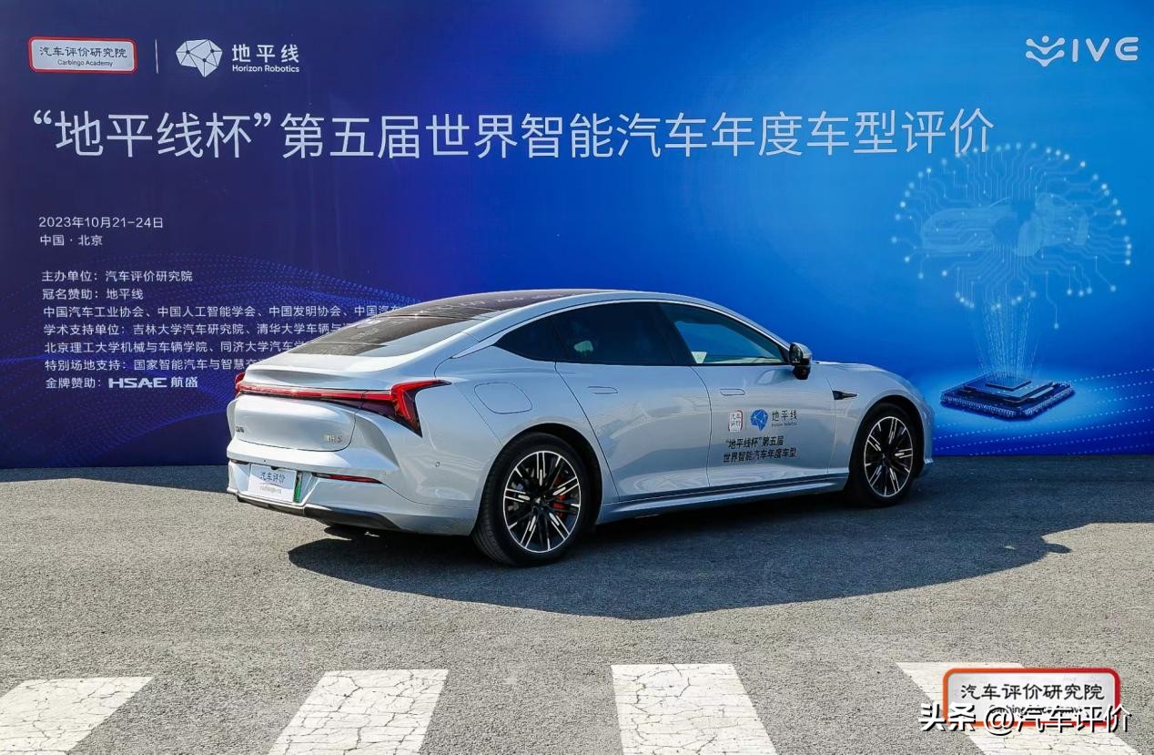 脱颖而出第一名,脱颖而出崭露头角