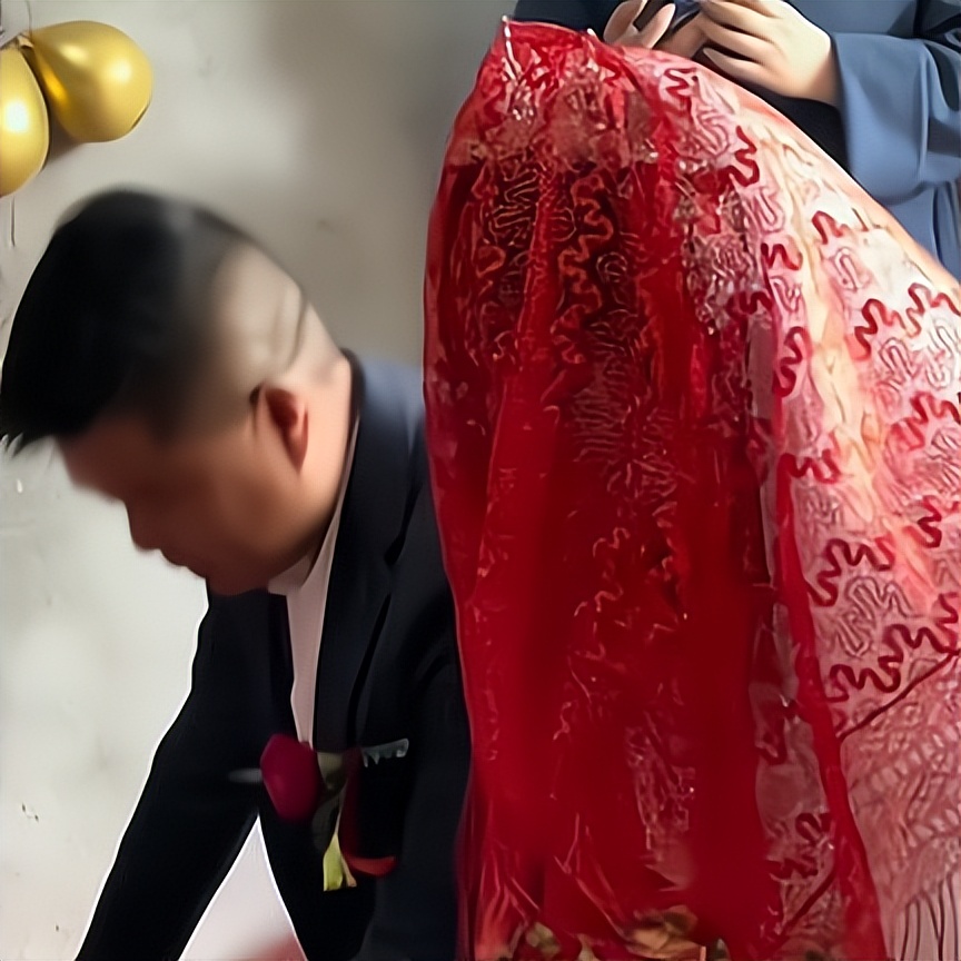 新郎接亲发800红包,江苏小伙结婚给丈母娘接亲