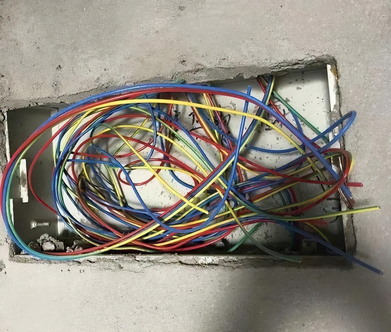 为什么电线不能绕圈使用,电线绕了几圈再接开关有什么用