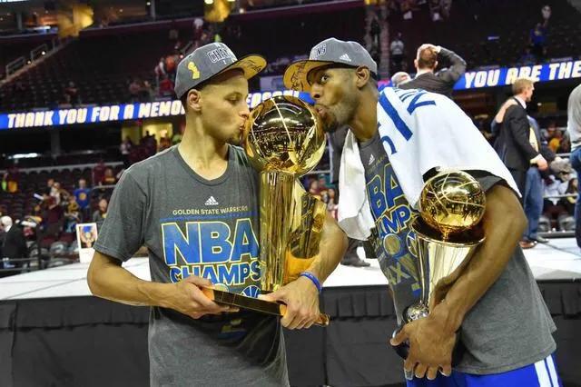 库里是最伟大的三分射手吗,库里会成为乔丹科比那样的人吗