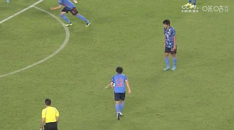 国足打日本高燃时刻0:0秀球技,国足0:2日本日本队高位逼抢