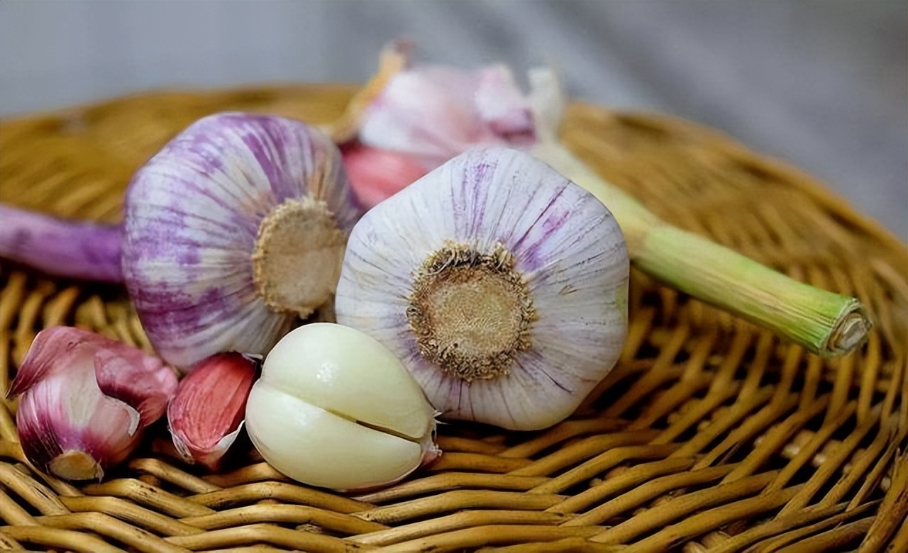 天天吃大蒜的人得到了什么,天天坚持吃大蒜的人