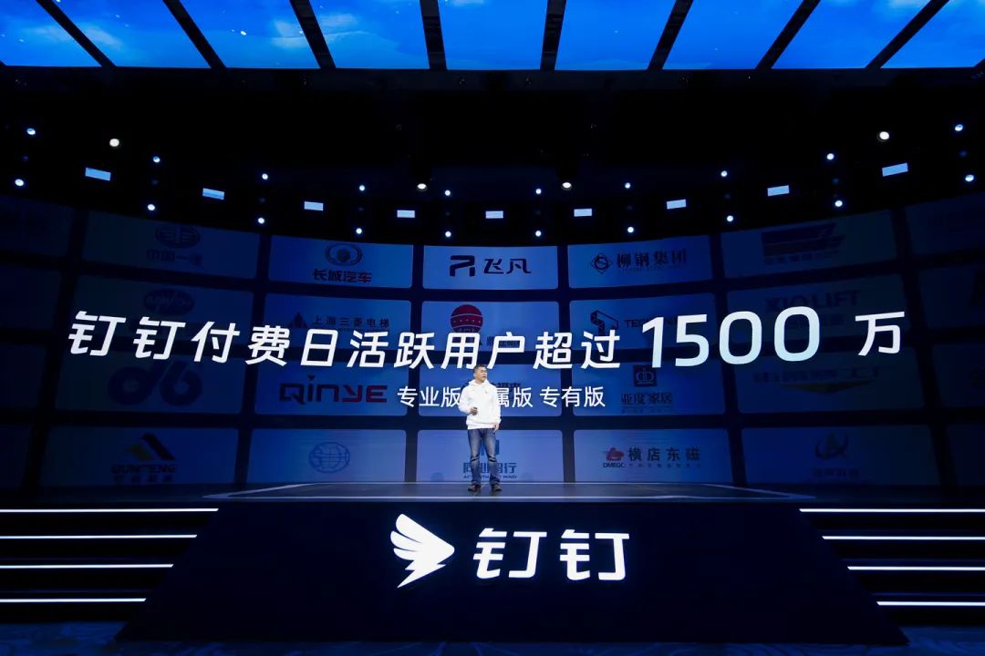 美的ai智能炒菜机器人,美的首款家庭保姆机器人