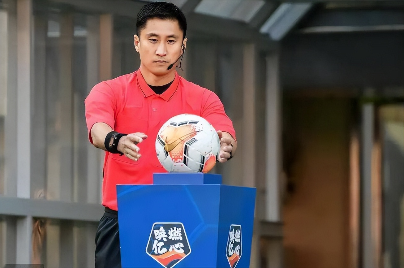 榛勫仴缈斿瓒崇悆鎻愬嚭涓変釜闂,璇″紓瓒冲潧