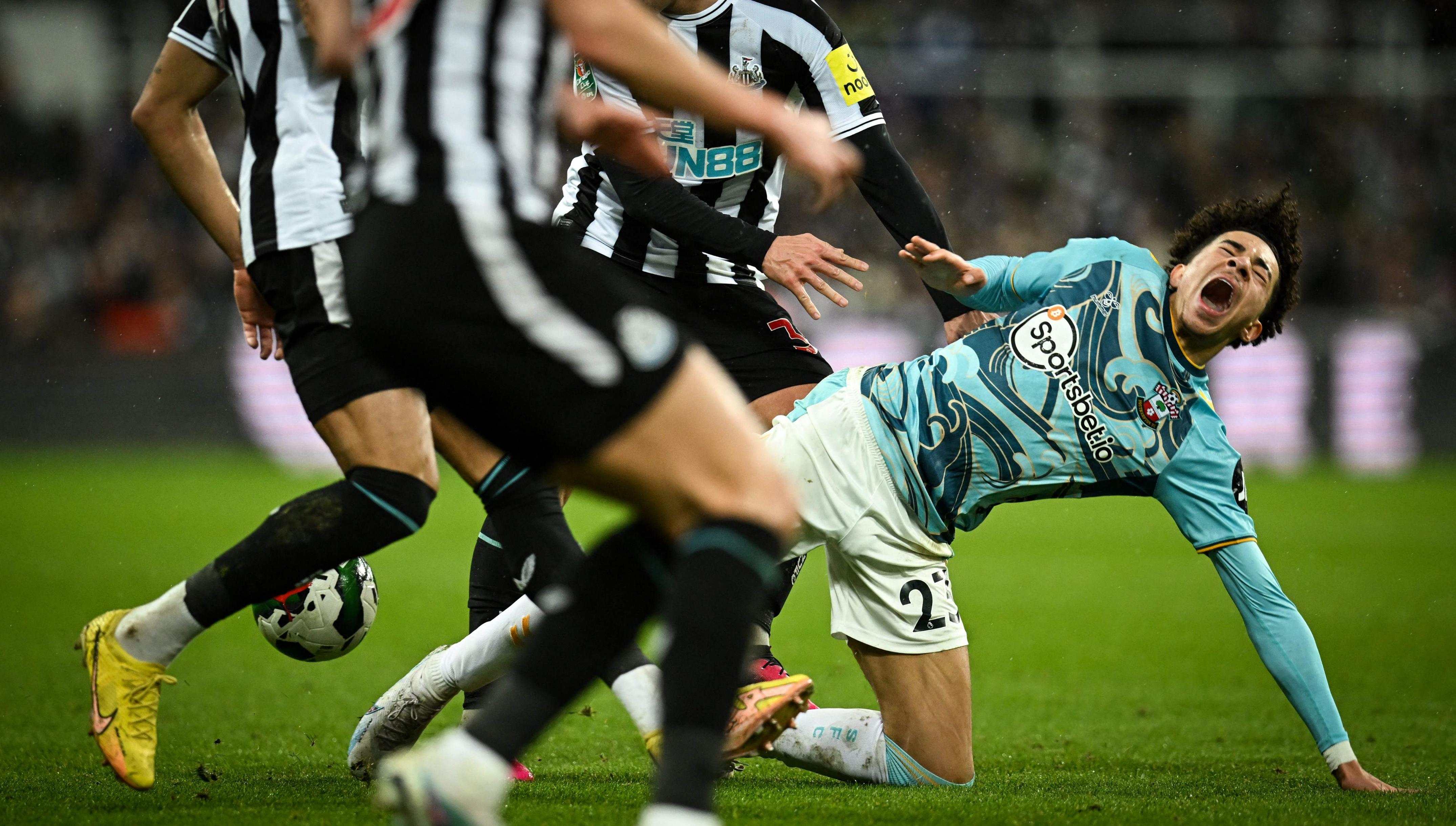 不炫富不张扬,不炫富不做作只需要努力