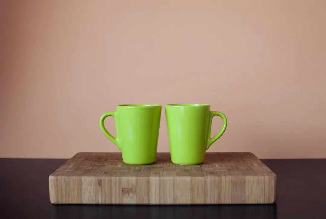 家里有这种水杯建议停止使用,这几种杯子不适合用来喝水