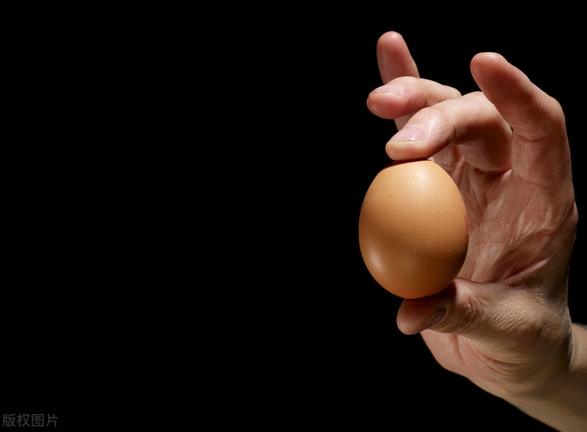 鲜鸡蛋在冷藏的情况下可保存多久,鸡蛋冷藏时应怎么样放置