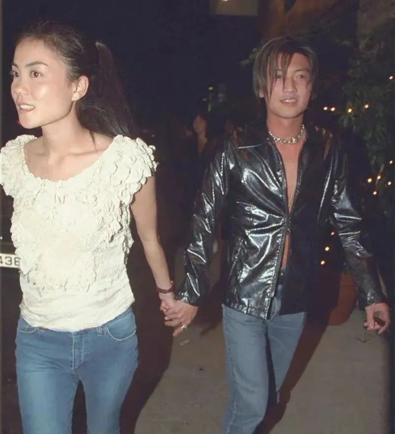 47岁王菲为何看上37岁的谢霆锋,17岁谢霆锋与28岁王菲同台