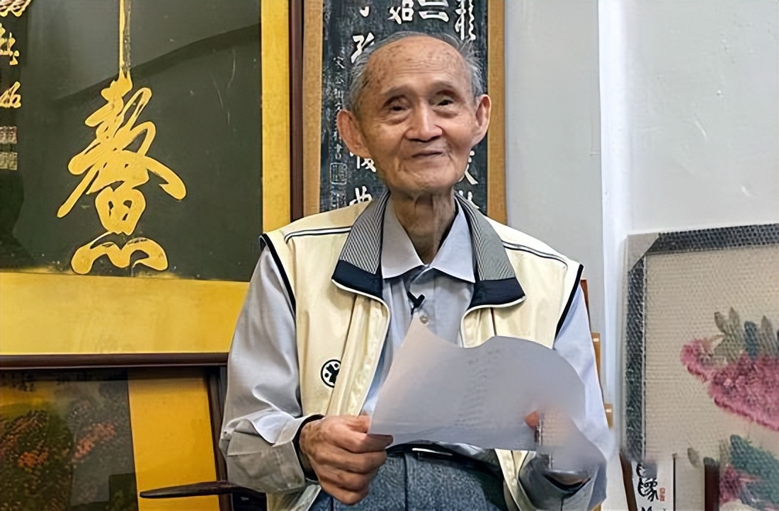 92年香港机场检测仪突然报警,安保拦住台湾律师,搜包后当即报警