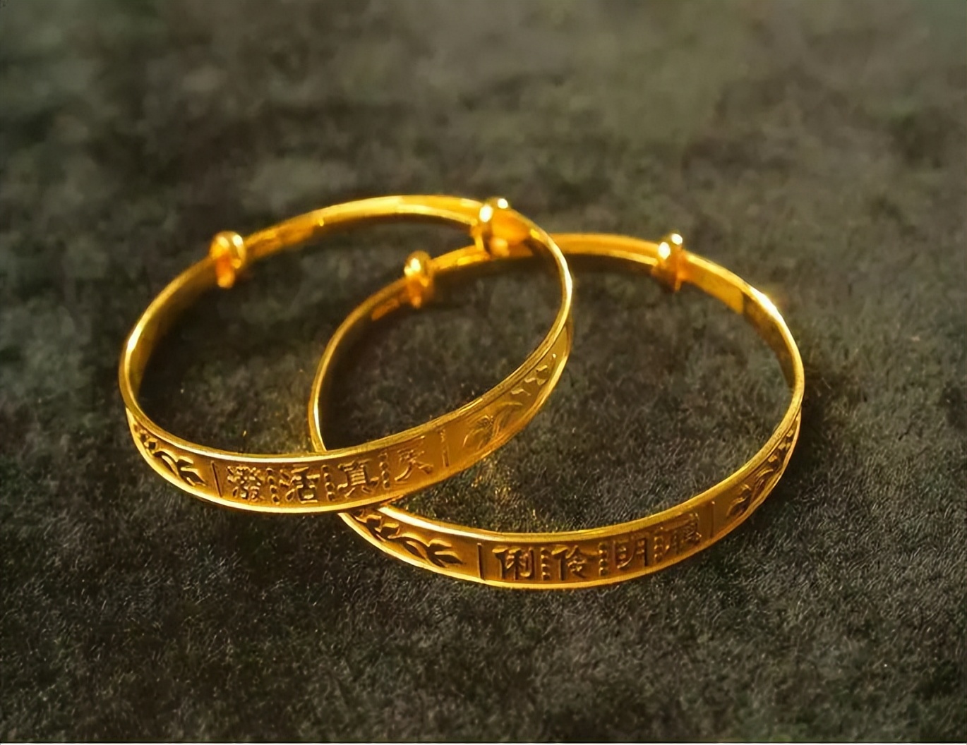 非洲人想不通，为啥我们的大金链子这么便宜，中国人却不抢购