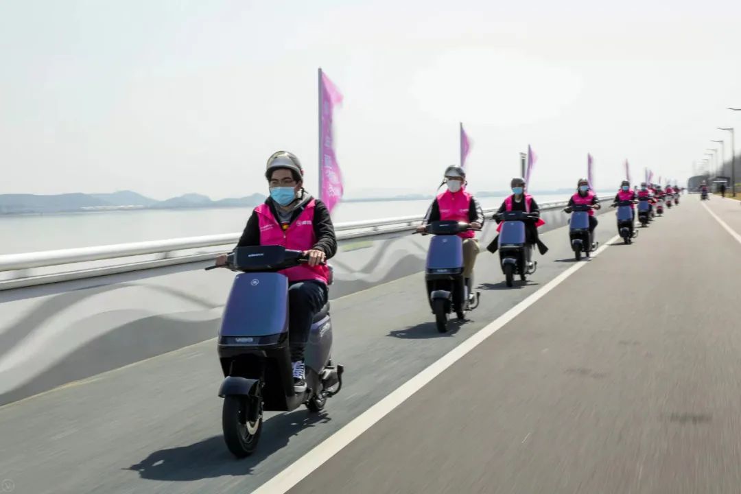 爱玛电动车72v32a石墨烯电池最新款,爱玛石墨烯电动车60v22a新款