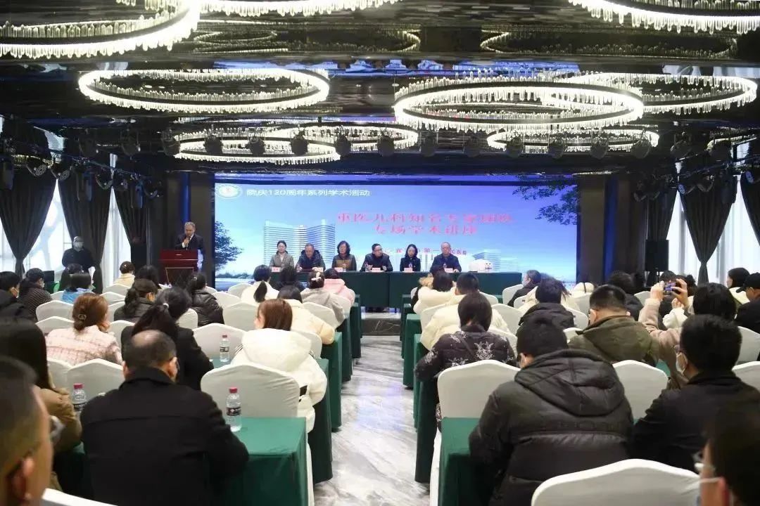 2月8、9日，重医儿院院长李秋率队到宜宾一医院开展免费诊疗活动