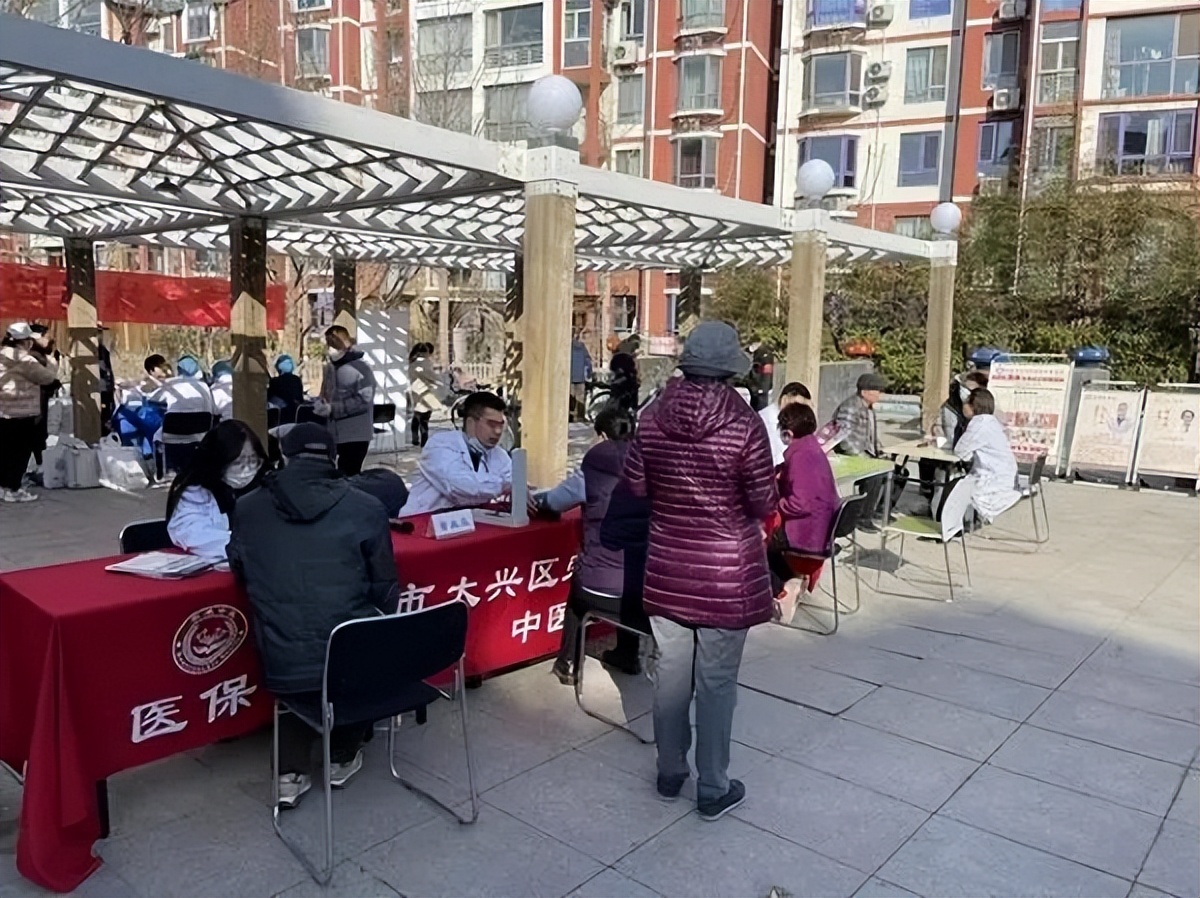 坚守基层四十余年的老中医,76岁老中医退休后坚持奋斗在一线