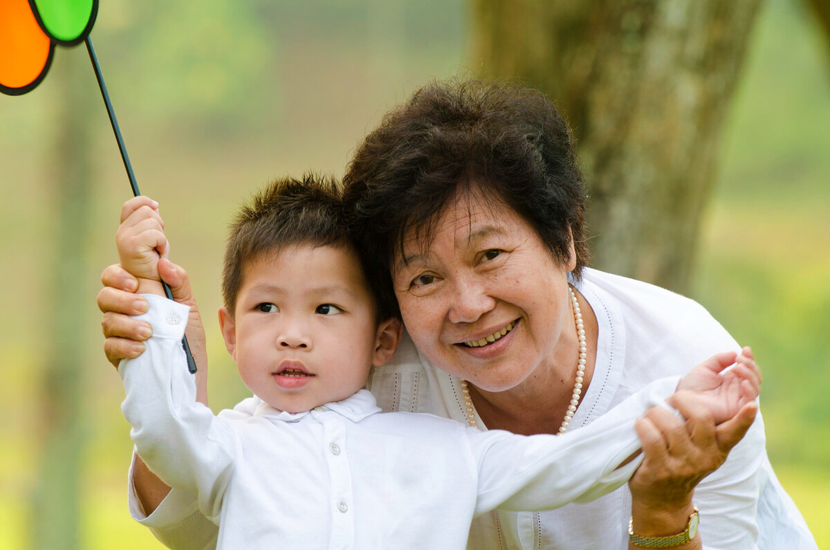 65岁阿姨坦言:帮儿女带娃时,先谈好这3个条件,避免吃力不讨好