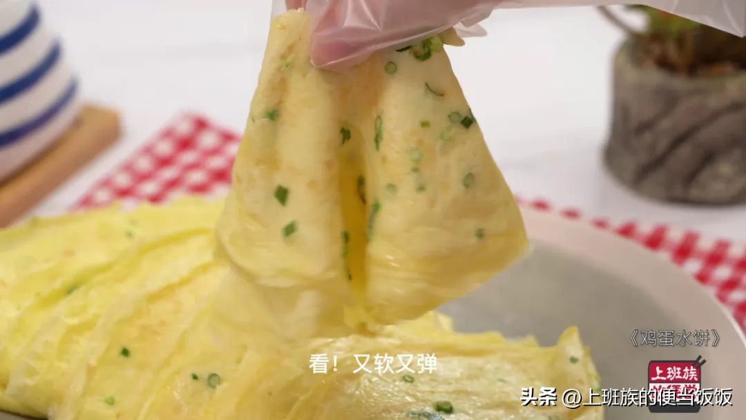 鸡蛋别总炒着吃了,鸡蛋饼和煮鸡蛋