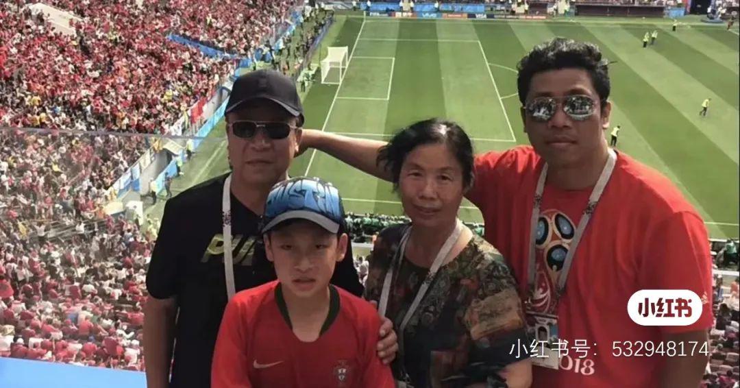 “天花板球迷”走红：再不疯狂，我就老了