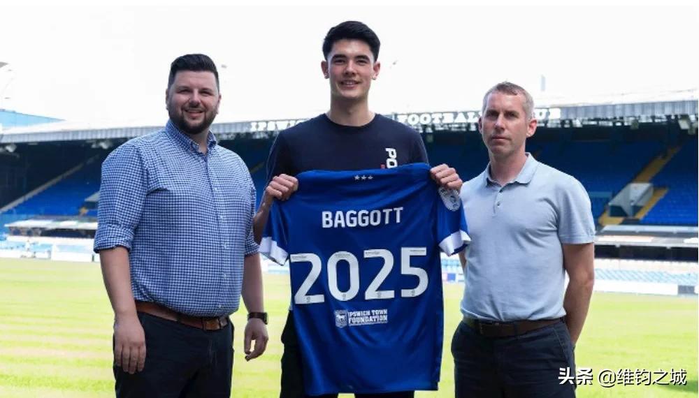 印尼1.94米混血中卫获得英国俱乐部长约