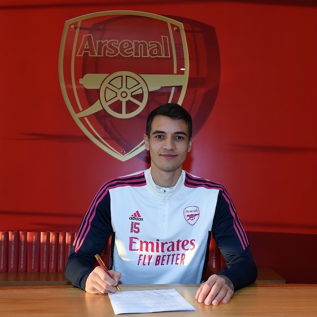 阿森纳新签的后卫基维奥尔,为什么基维奥尔让阿森纳变得更好