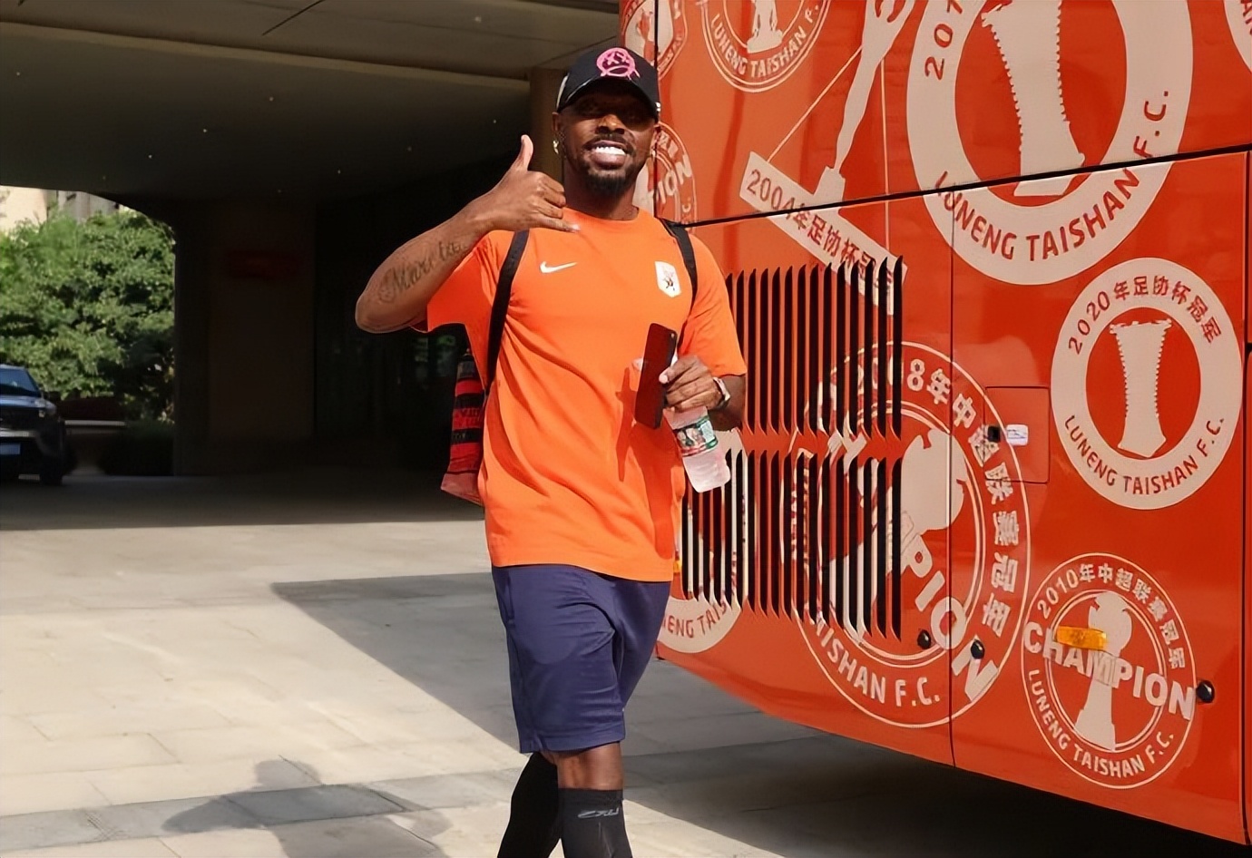 阵容齐整！泰山队今日兵发武汉，王大雷霸气表态客场拿分