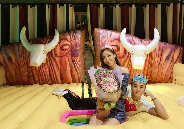 当红女星陪嫁千万、倒贴软饭男，高龄二胎全网唏嘘：她赌赢了吗？