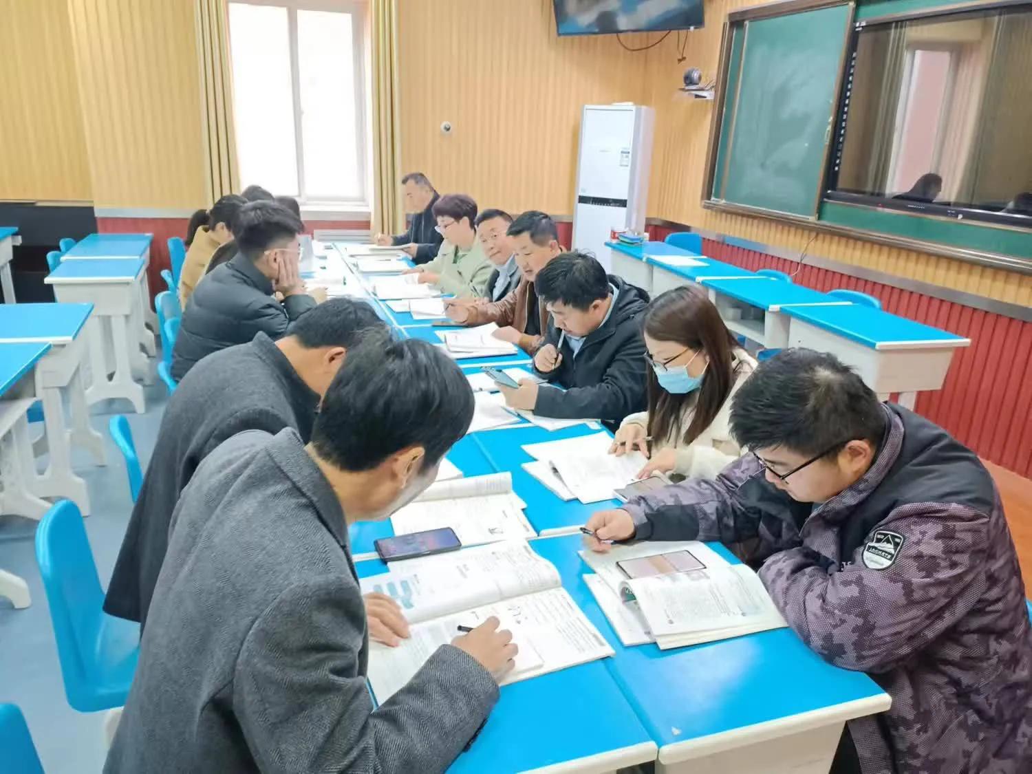 浠庢湰璐ㄤ笂鍋氬埌涓轰汉甯堣〃鏁欑爺鎬荤粨,鍑濆績閾稿笀榄傛暀鐮旇偛鏂颁汉