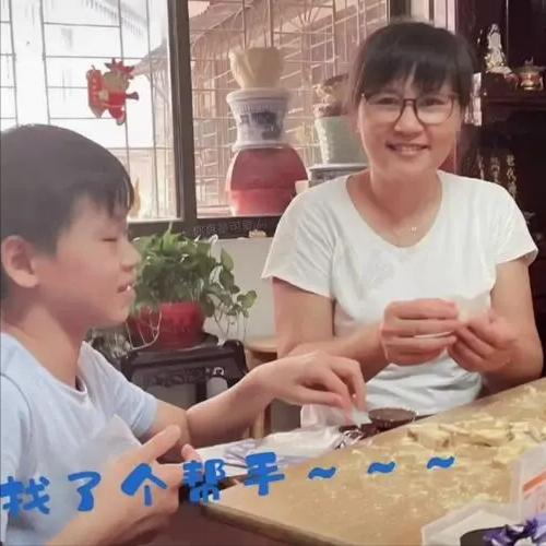 奥运冠军全红婵与他人合影,奥运冠军全红婵简历