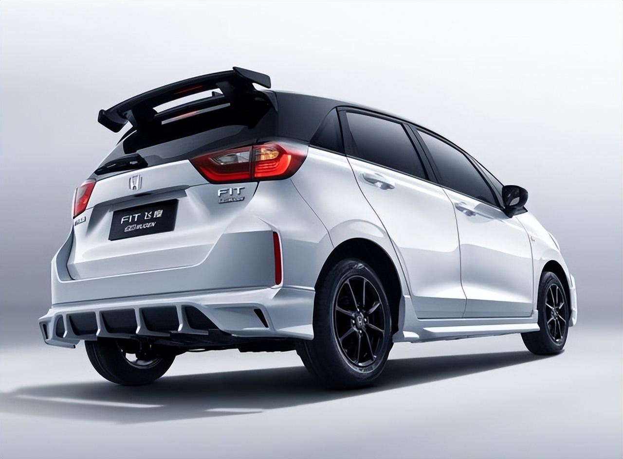 没有大屏幕、没有天窗9.68万起的飞度無限MUGEN版贵吗？