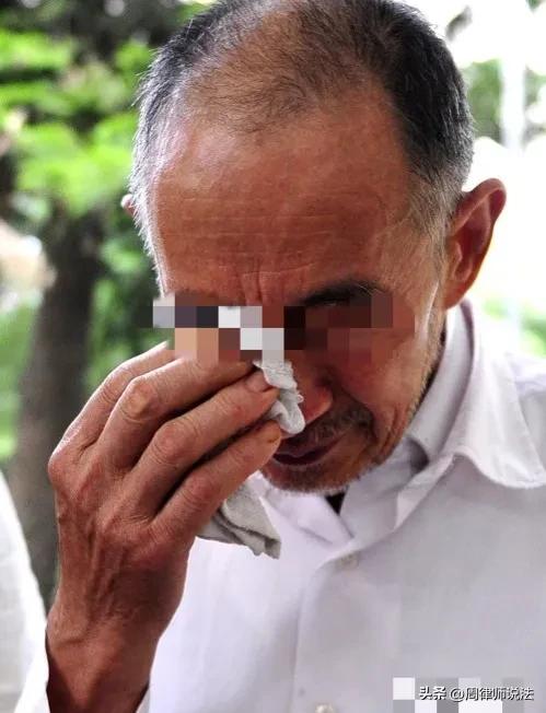 卖14根油条被罚款5万,老头卖14根油条被罚五万