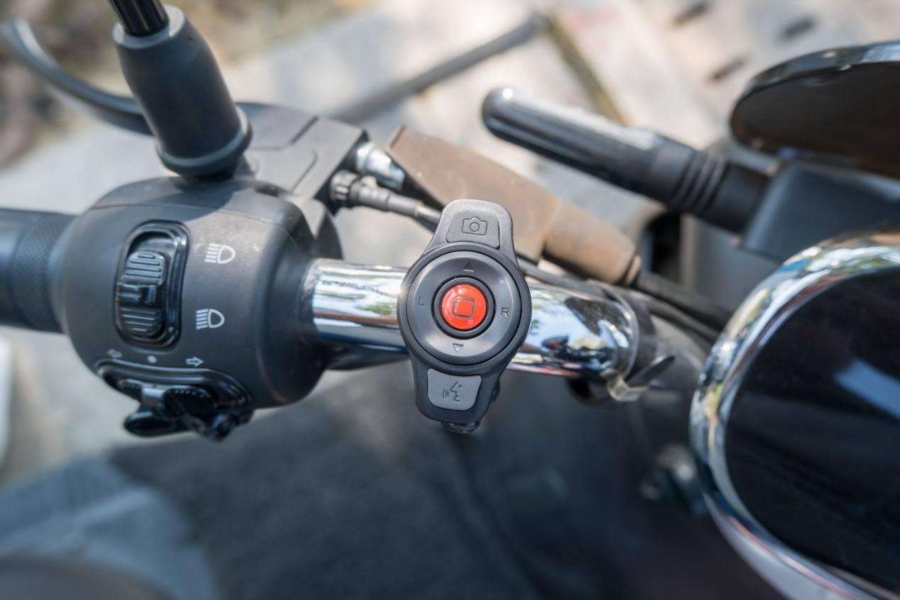 头盔有蓝牙耳机的效果,一款炫酷的智能头盔