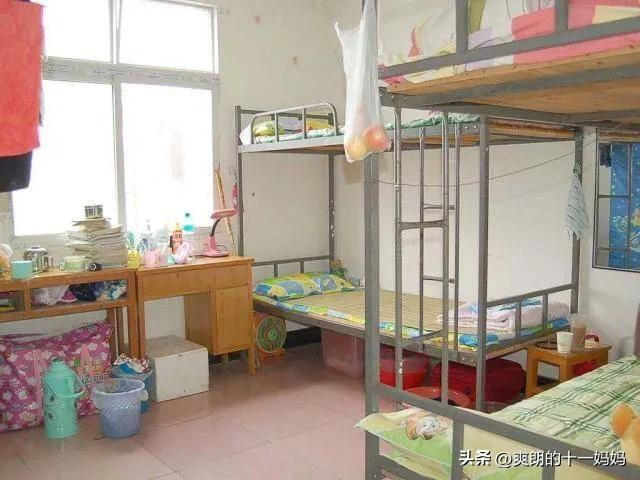 普通大学宿舍真实照片,清华宿舍vs普通大学宿舍