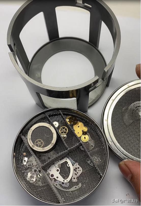 劳力士表镜碎了怎么修,劳力士表镜磕裂