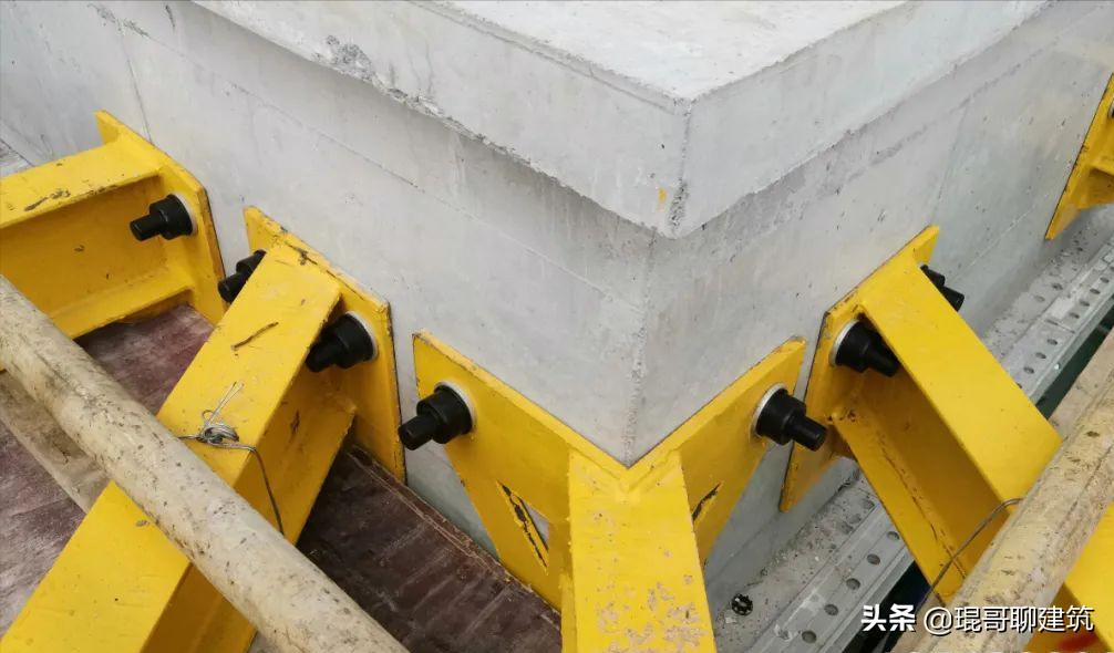 新型悬挑架全套图纸大全集,新型悬挑架半预埋和穿墙哪个安全