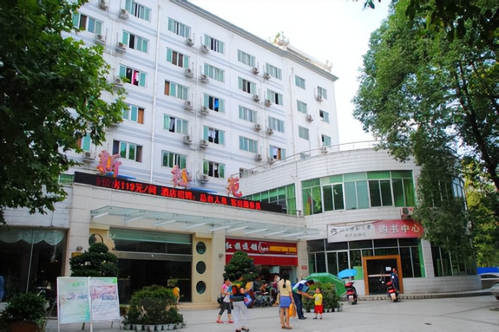 重德博学尚美笃行,重德博学勤勉尚美