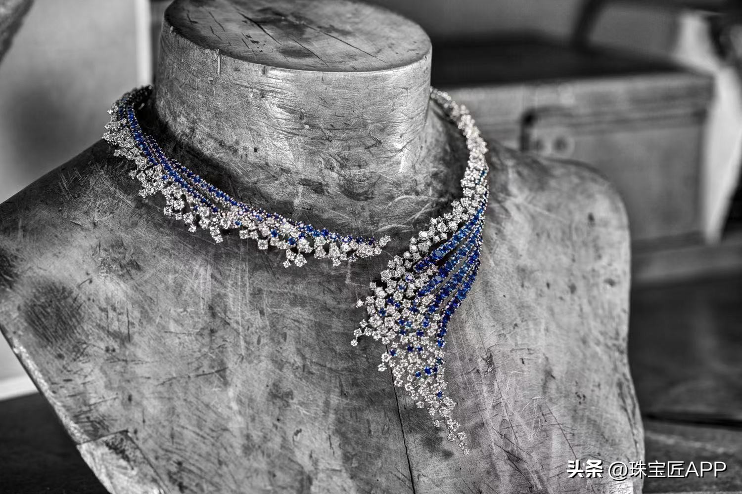 宝诗龙问号项链周冬雨,宝诗龙孔雀问号项链