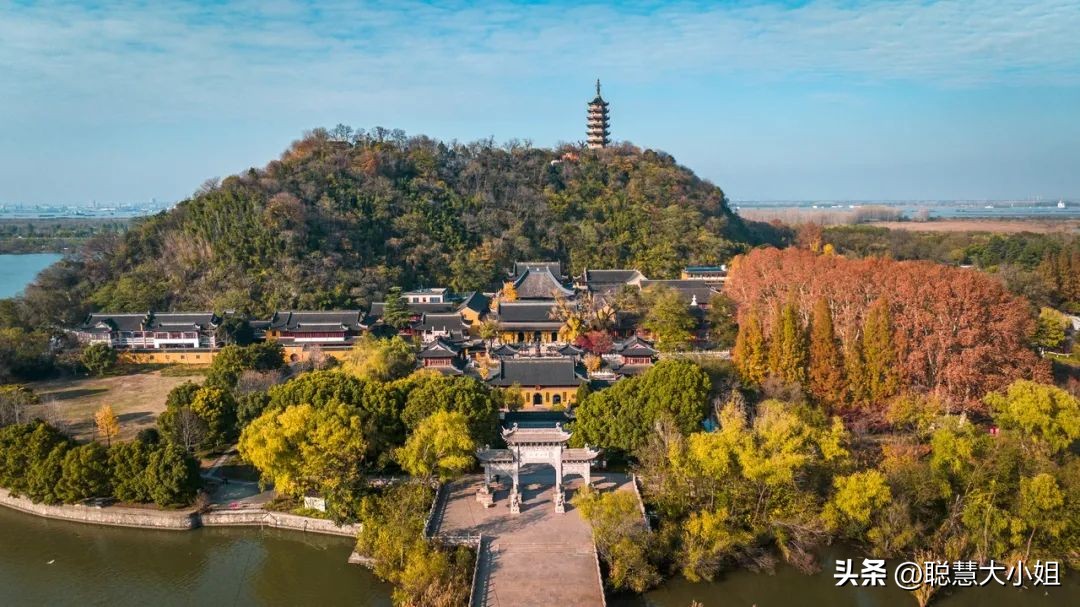 江苏镇江，比扬州安逸。这座有钱低调的小城，倦了就去小住几日