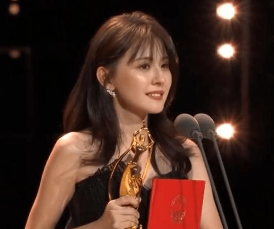 瑞丽杂志杨幂热依扎张子萱,张子萱热依扎