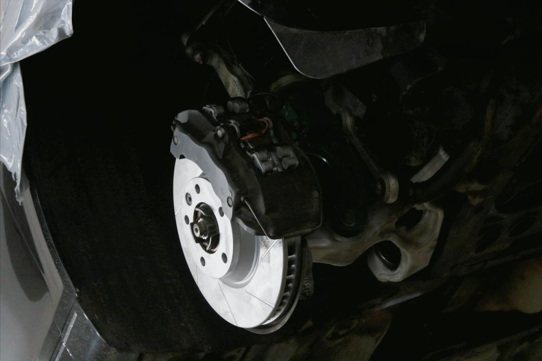 老款奥迪q74.2报废,奥迪q7新能源报废车