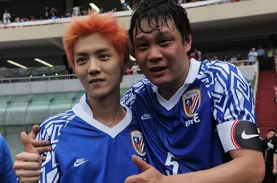 鹿晗带关晓彤看足球比赛,王思聪谈关晓彤跟鹿晗