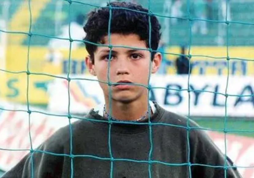 c罗父亲为啥要酗酒,c罗的父亲是干什么的