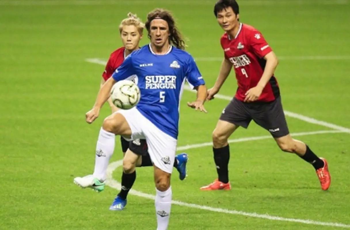 鹿晗关晓彤足球,王思聪谈关晓彤跟鹿晗