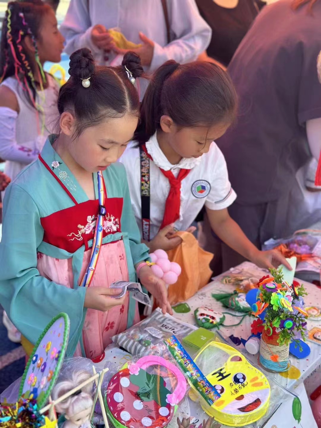 学习创造价值，创业从童年开始！东北英才首届校园大集开幕啦