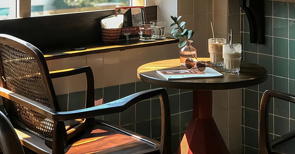 故事：大十岁总裁对我处处呵护，我鼓起勇气表白后，却被无情拉黑