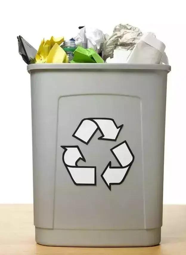 把随手丢弃的购物小票变成孩子们最珍贵的礼物，小镇因他而感动