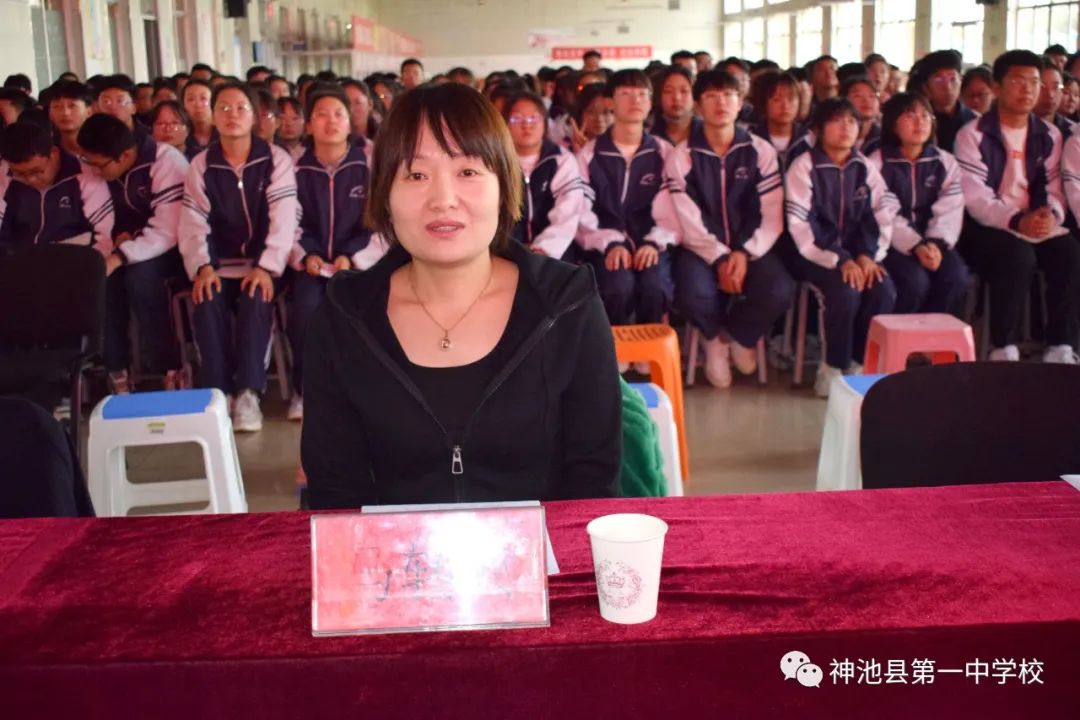 学校纪念五四运动暨表彰大会流程,我校七一表彰大会隆重召开