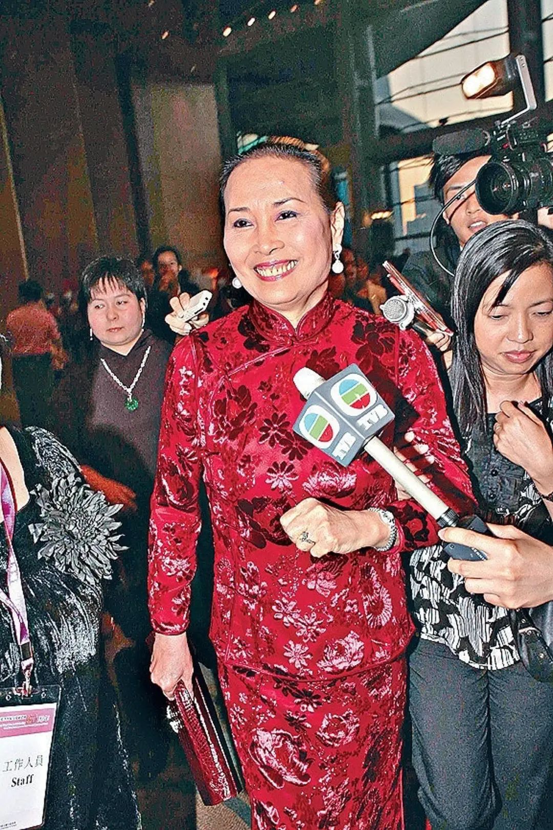 蓝琼缨因为什么去世,赌王二太蓝琼缨传奇的一生