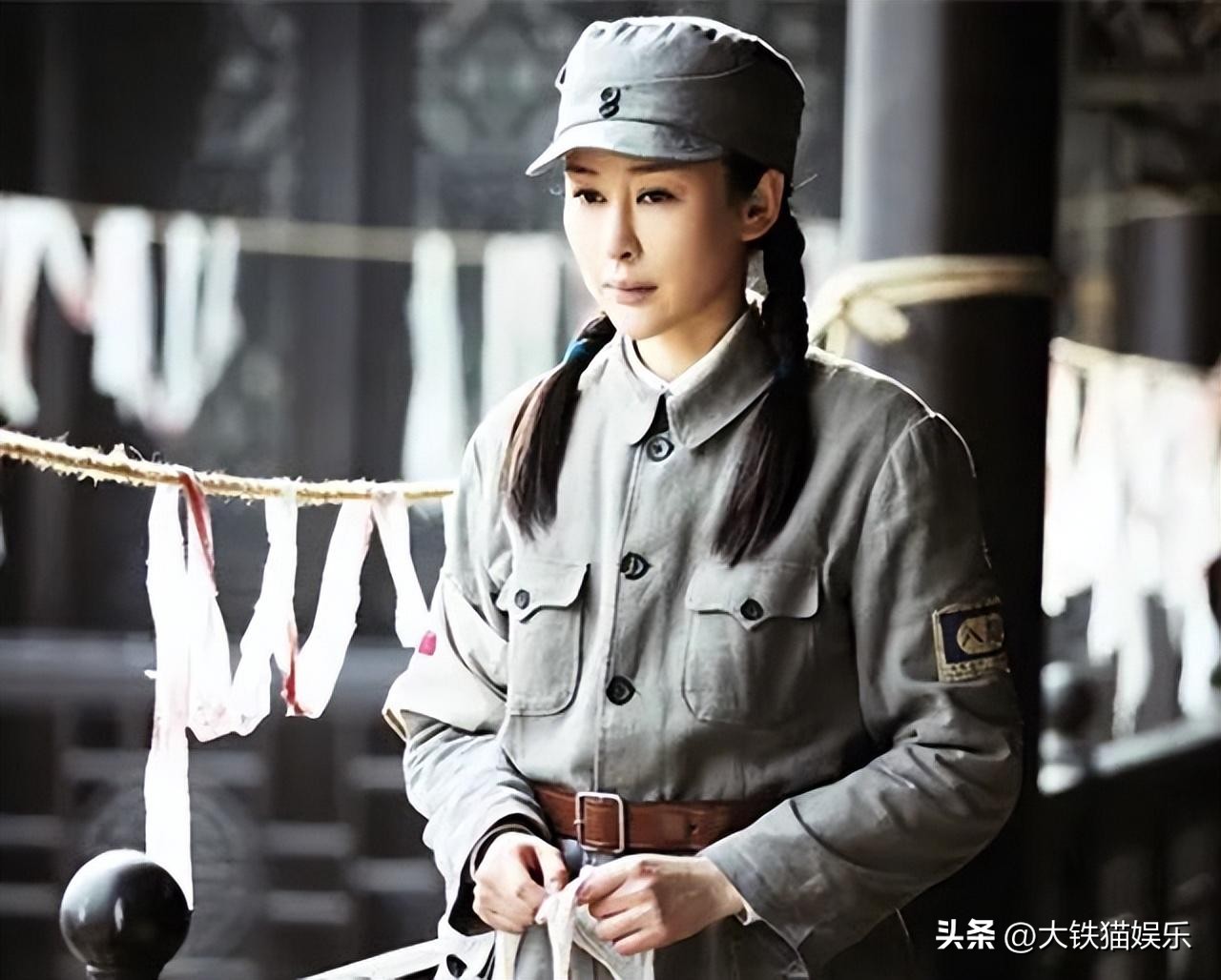 “荧幕女兵”的消亡史：蛇精脸、大浓妆，求你们别再*辱侮**战士了