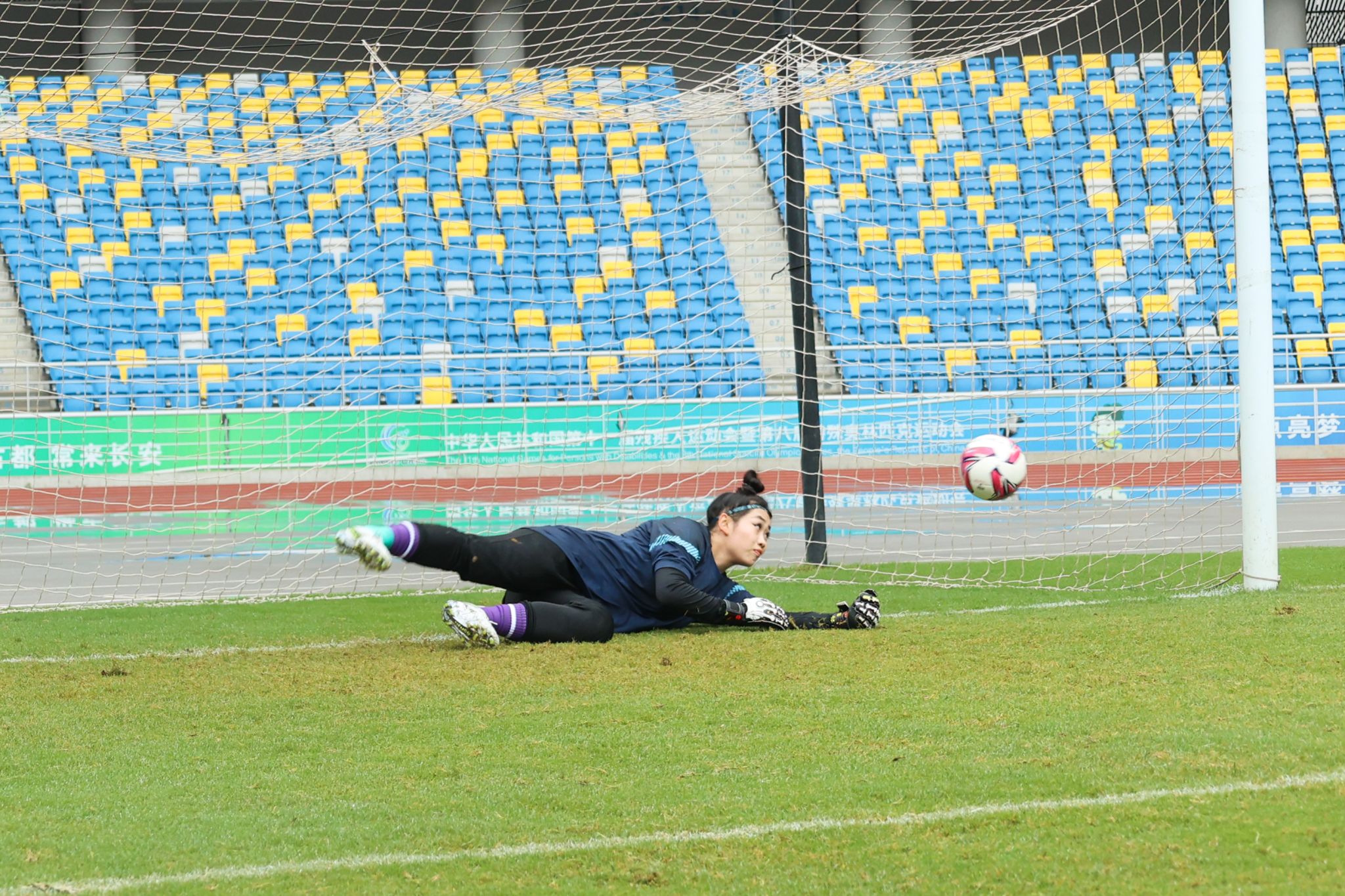 陕西女足迎来女超第一战,西译女子足球队