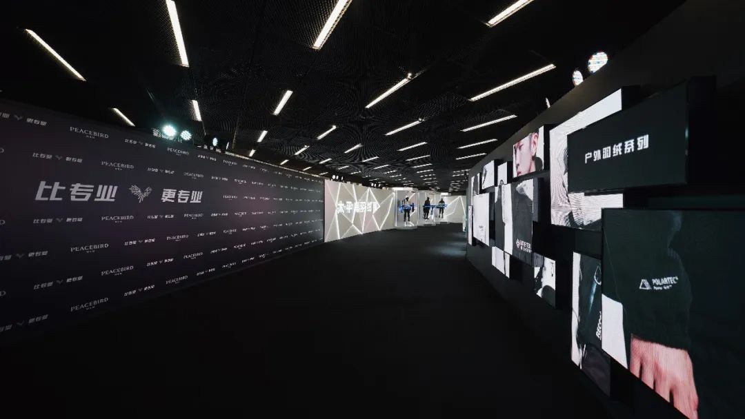 在这场羽绒服大秀上，我们见识了太平鸟男装的「科技」与「狠货」