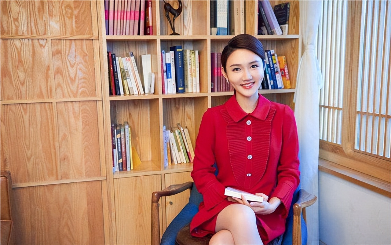 今日说法的主持人王嘉宁工资高吗,王嘉宁现在主持什么节目今日说法